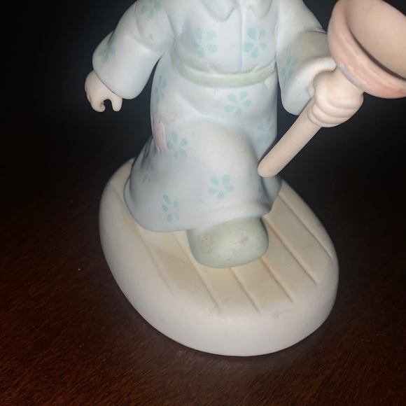 Precious Moments Figurine 1987 Faith takes the plunge - Picture 7 of 7